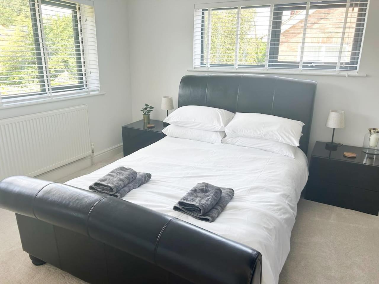 Luxe 5 Bed House In Guildford. Morden Amenities Villa Normandy Buitenkant foto